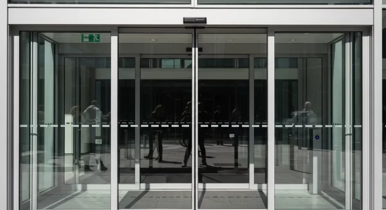 تركيب وتشطيب ابواب اتوماتيكية الكويت–الصياد المحترف 94995941